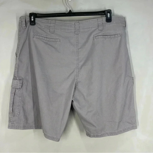 Wrangler Relax Fit Cargo Grey Shorts Men size 42 - Picture 3 of 10